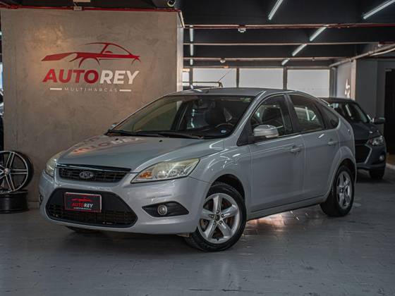 FORD FOCUS 2.0 TITANIUM HATCH 16V FLEX 4P AUTOMÁTICO FORD FOCUS 2.0 TITANIUM HATCH 16V FLEX 4P AUTOMÁTICO